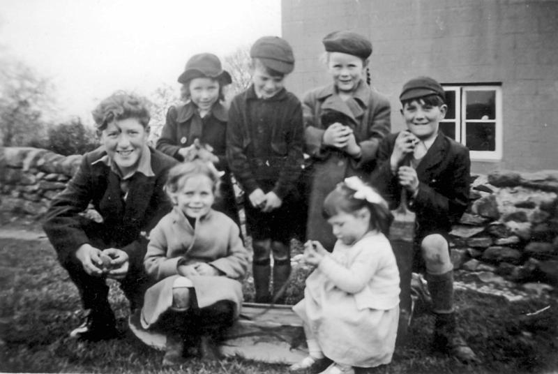 Mellin children and friends.JPG - Stanley Gray - Jenifer Jones - Robert Mellin - Rachel Howley - William mellinMary Mellin - Valerie Cooper ( at Todnanhaw ?? )